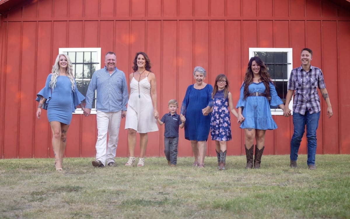 We’re going to want a barn – Extended Family Photo Session