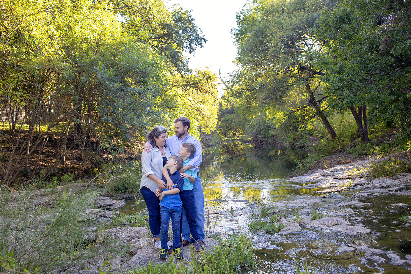 Backyard exploring – Family Photo Session