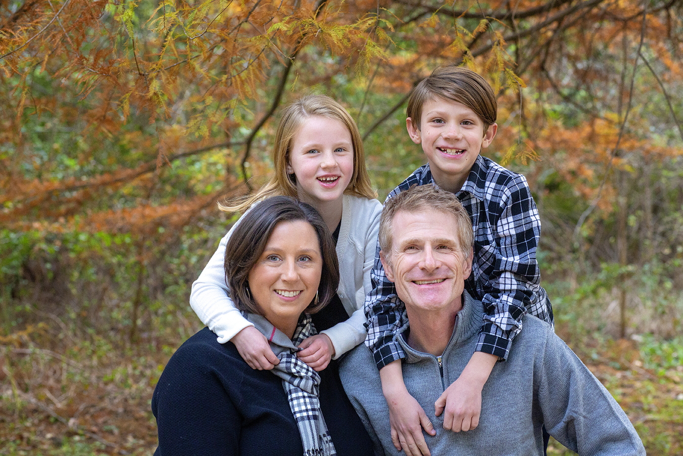 Fall at Mills Pond – Family Photo Session