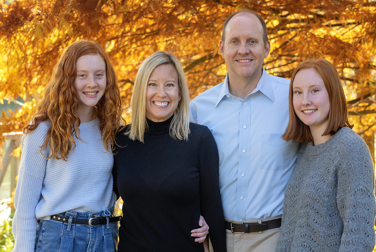 Fall Colors at Mills Pond – Family Photo Session