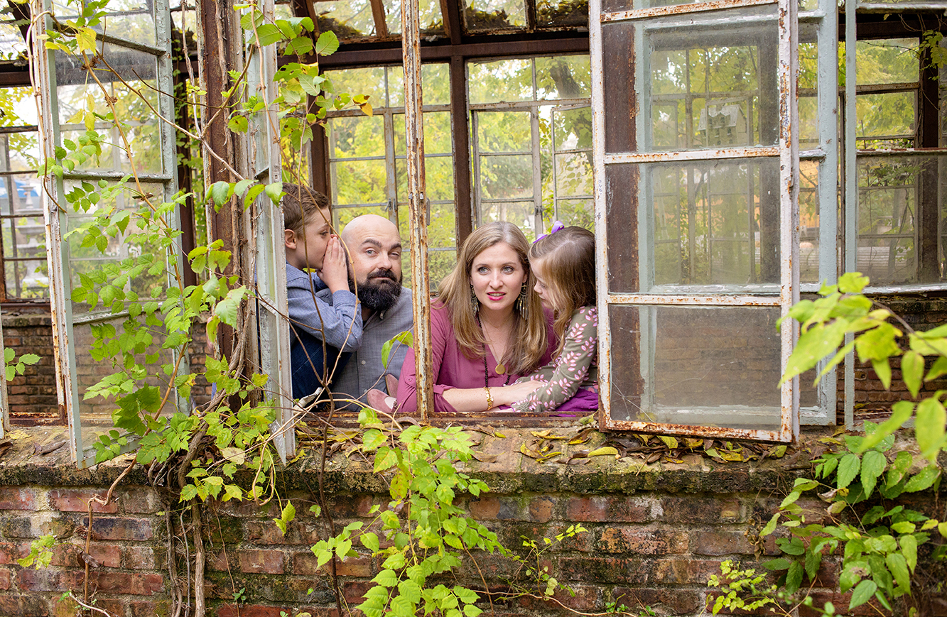 Favorite Spots at the Sekrit Theater – Family Photo Session