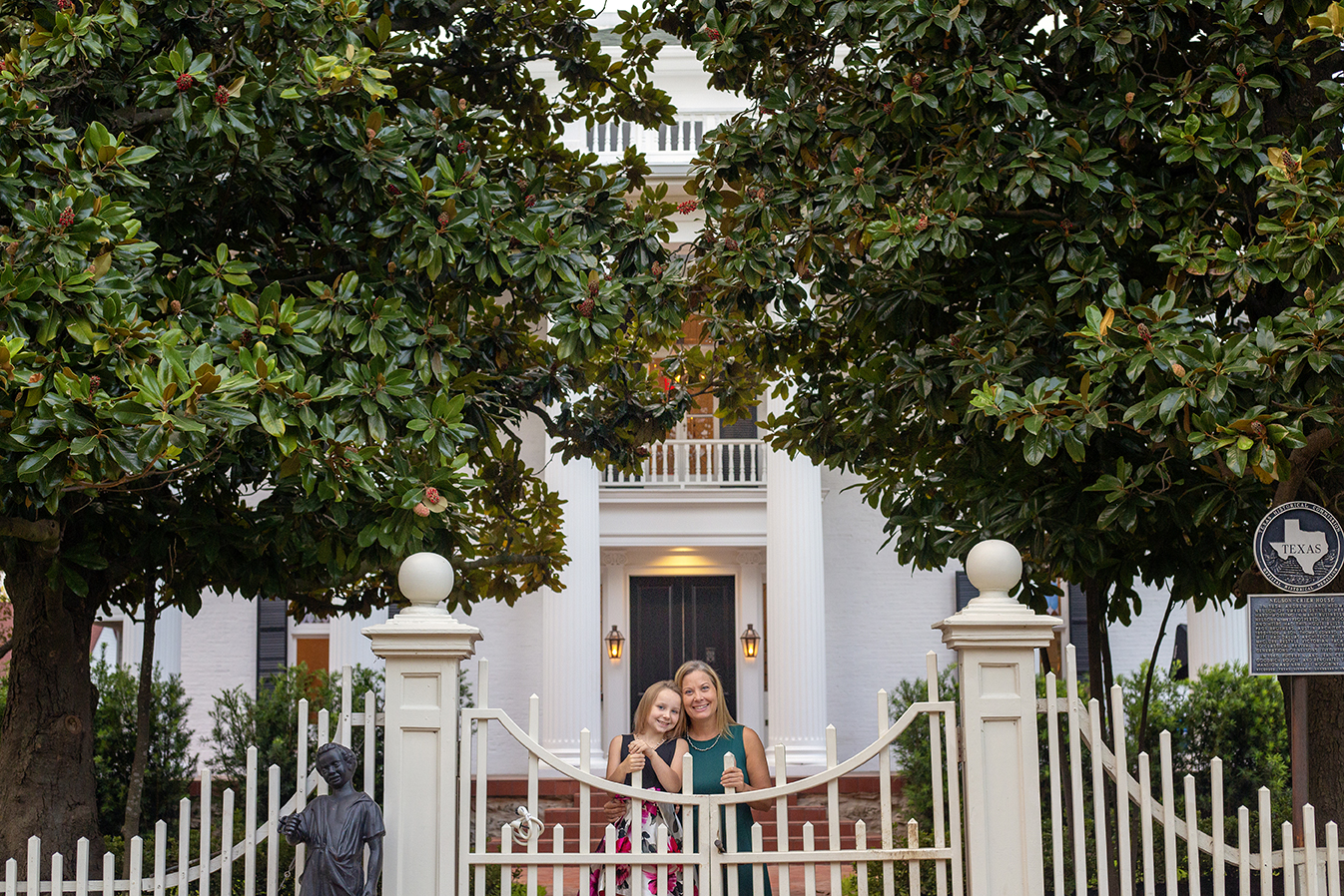 Woodbine Mansion – Holiday Family Photo Session