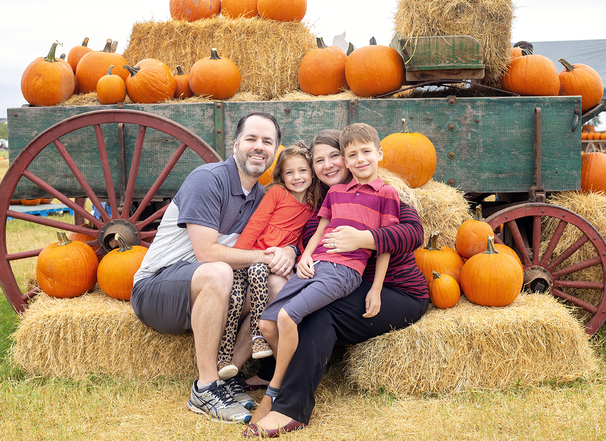 Pumpkin Patch – Fall Family Photo Session