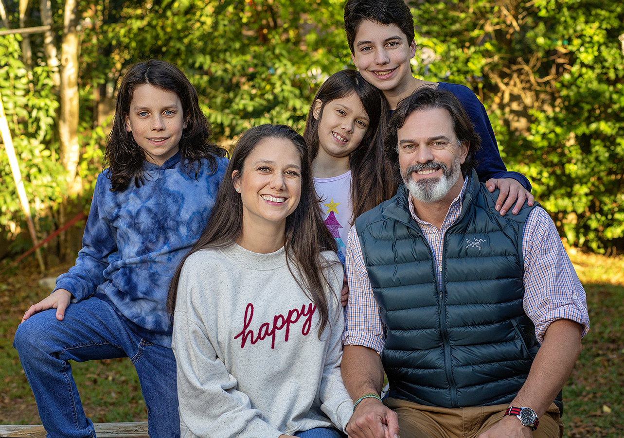 Hanging out at Home – Family Photo Session