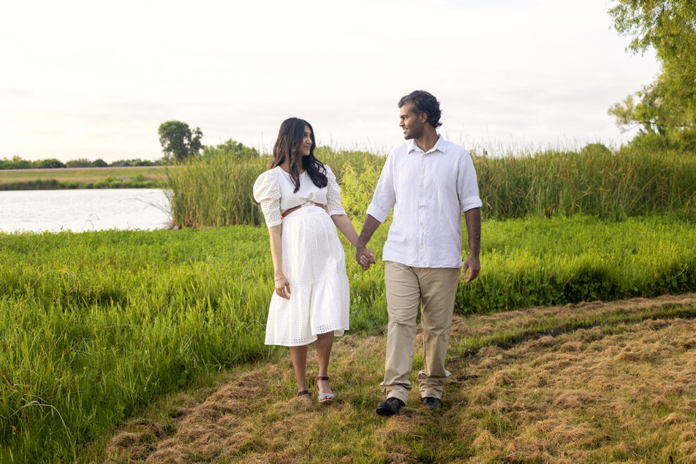 maternity photo session at old settlers park in round rock, texas