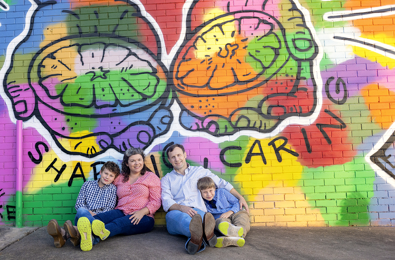 Murals on Justin Lane – Family Photo Session
