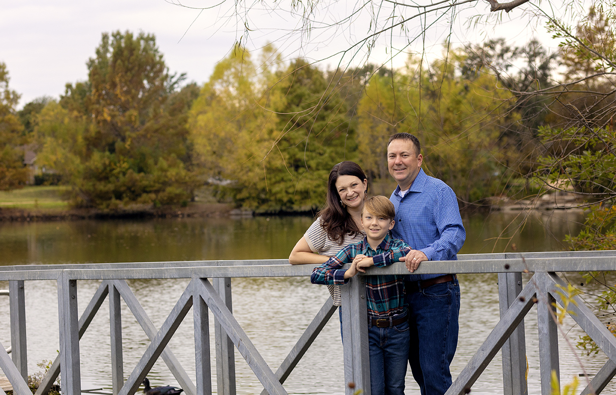 Mill Pond in Wells Branch – Family Photo Session