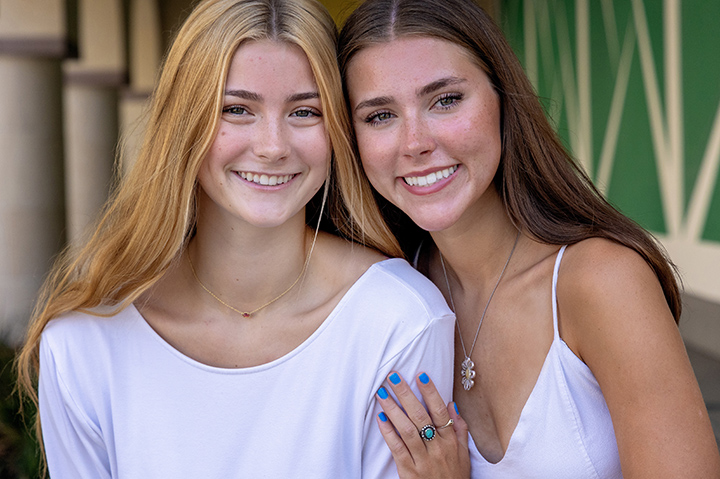 sisters photo session at Blanton Museum Courtyard