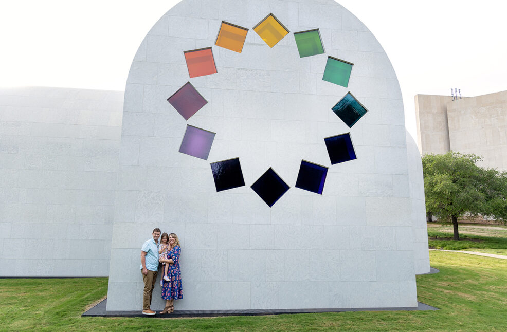 ellsworth kelly building ut campus family photo session