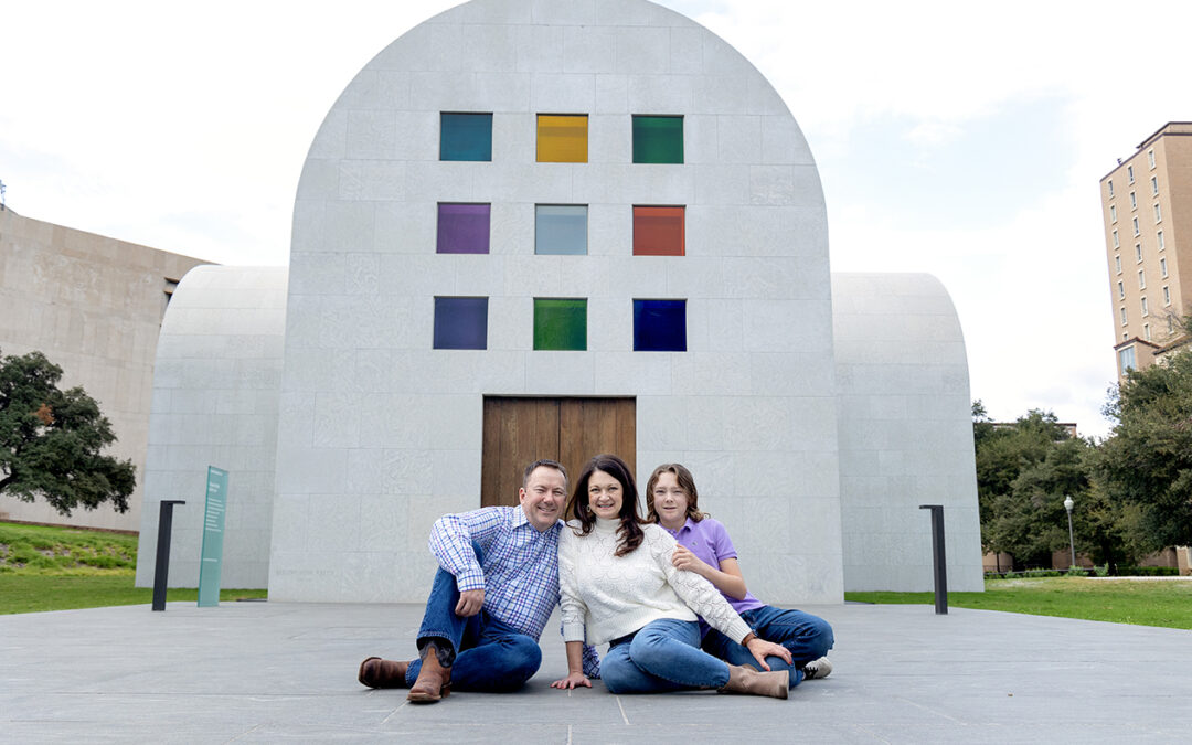 family of three in front of the Ellsworth Kelly Austin museum on the UT campus