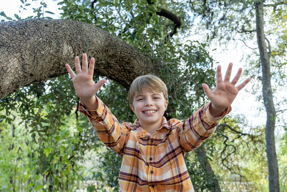 boy holding up 10 fingers for birthday photo session