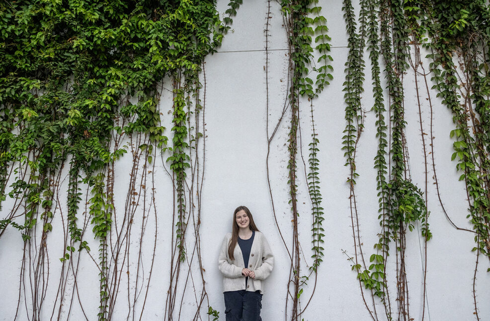 green ivy wall high school senior photo session austin