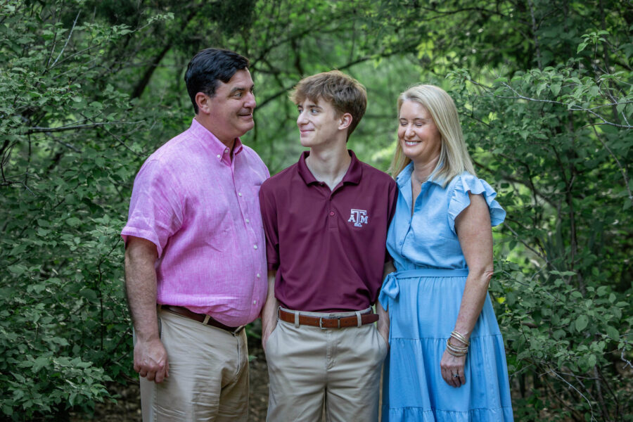 thm_apr_2025_senior_family_photos_red_bud_isle_park_080