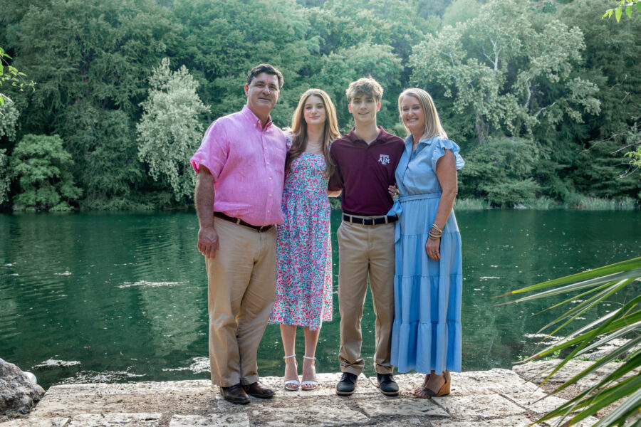 thm_apr_2025_senior_family_photos_red_bud_isle_park_095