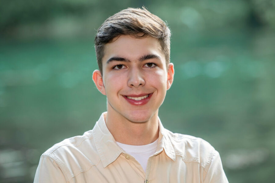 thm_apr_2025_senior_photos_red_bud_isle_022