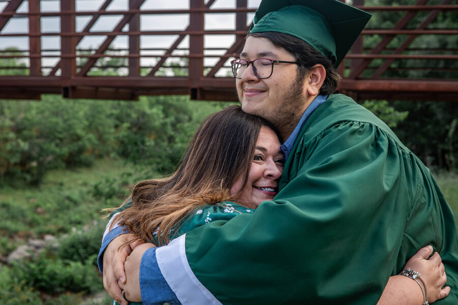 thm_Apr_2025_MA_Senior_Photos_Northwest_Park_028