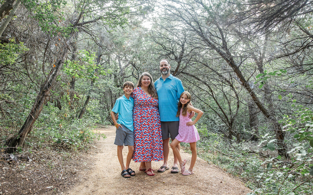 Front yard & Neighborhood Trails – Family Photo Session