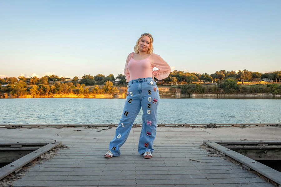 thm_Sept_2025_JW_Senior_Photos_Brushy_Creek_Lake_Park_076