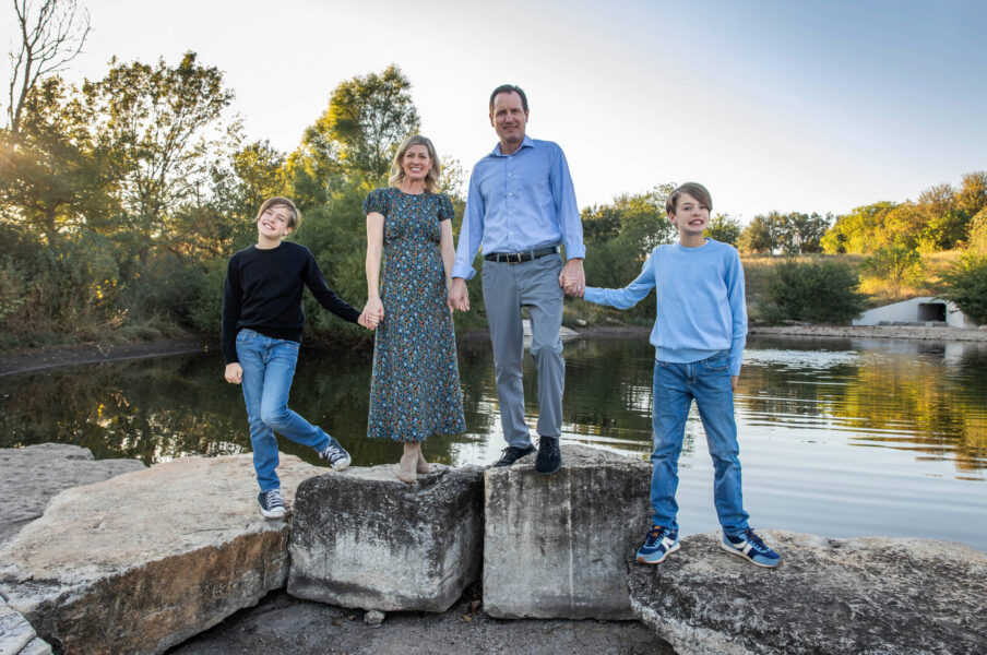 thm_nov_2025_ks_family_photos_mueller_greenway_036