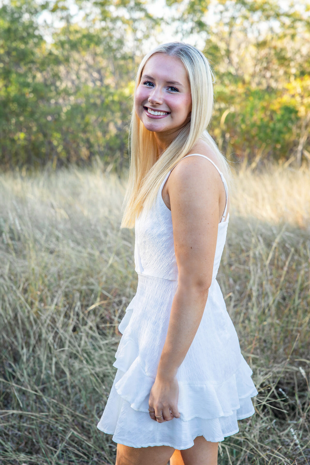 thm_nov_2025_lo_senior_photos_mueller_greenway_003