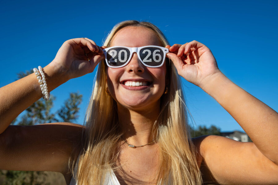 thm_nov_2025_lo_senior_photos_mueller_greenway_005