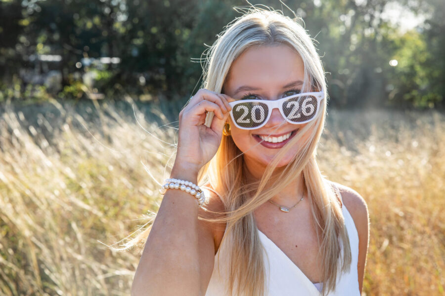 thm_nov_2025_lo_senior_photos_mueller_greenway_008