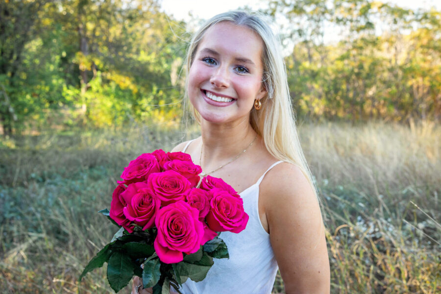 thm_nov_2025_lo_senior_photos_mueller_greenway_017