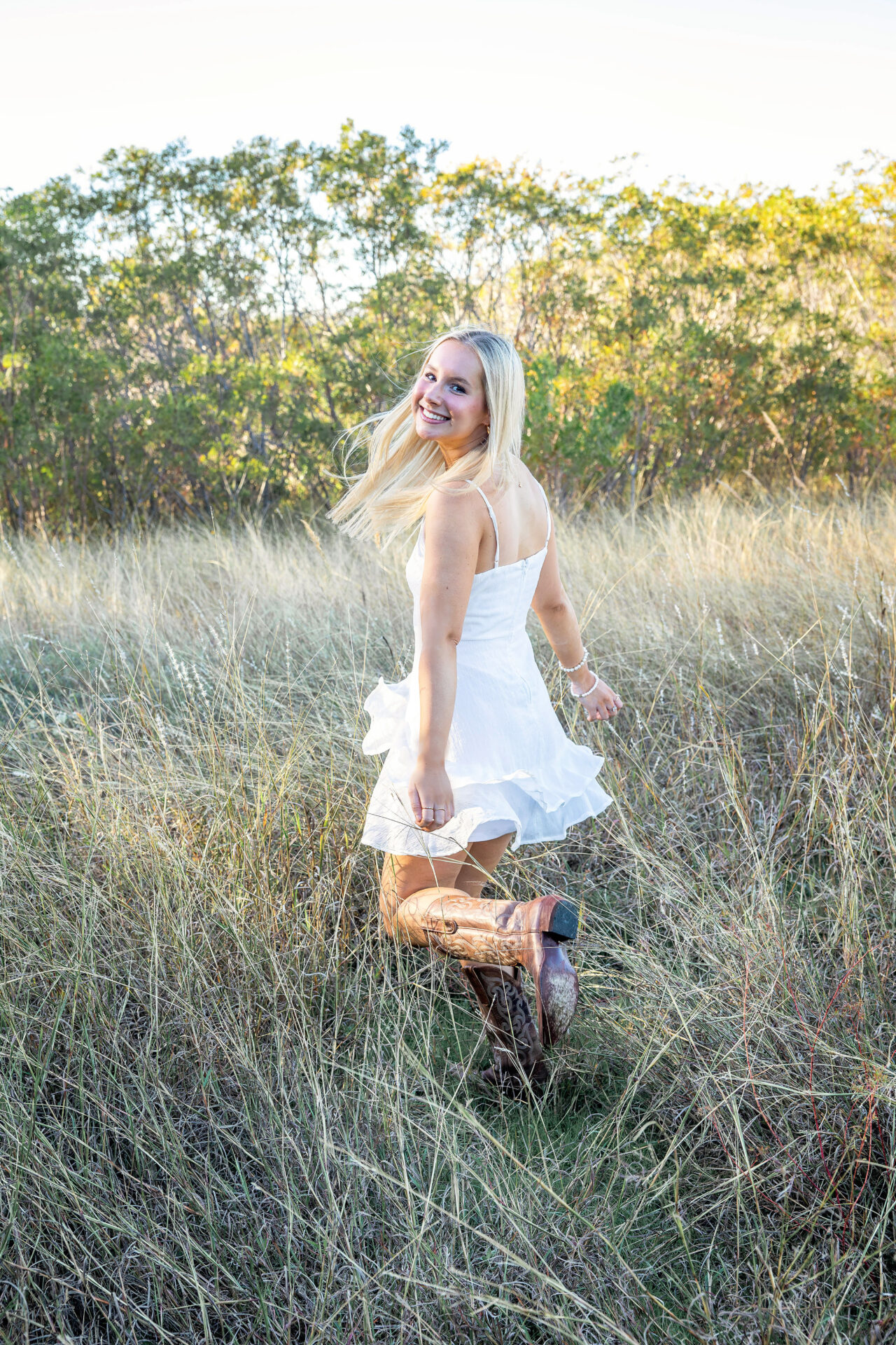 thm_nov_2025_lo_senior_photos_mueller_greenway_024