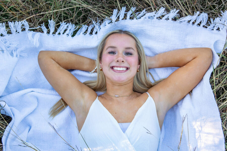 thm_nov_2025_lo_senior_photos_mueller_greenway_028