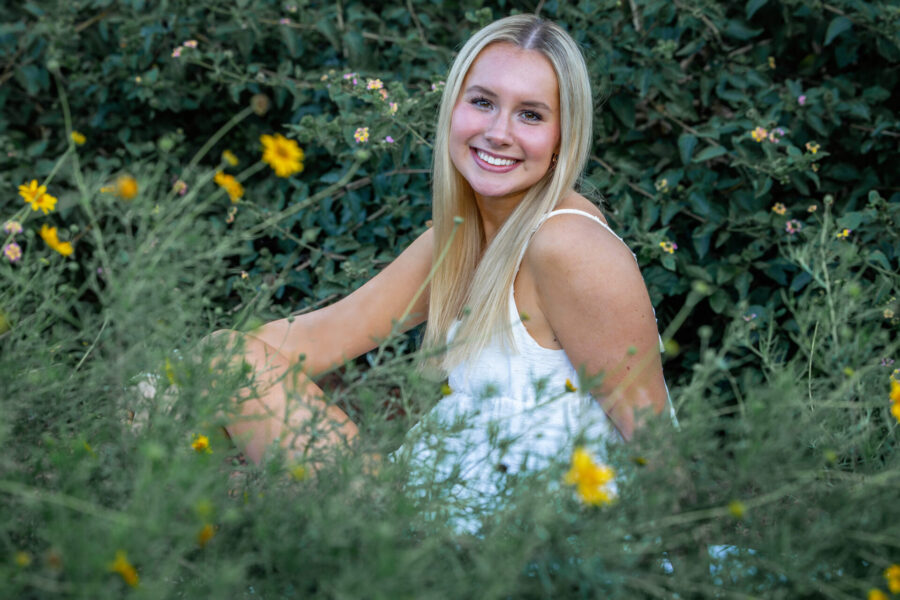 thm_nov_2025_lo_senior_photos_mueller_greenway_039