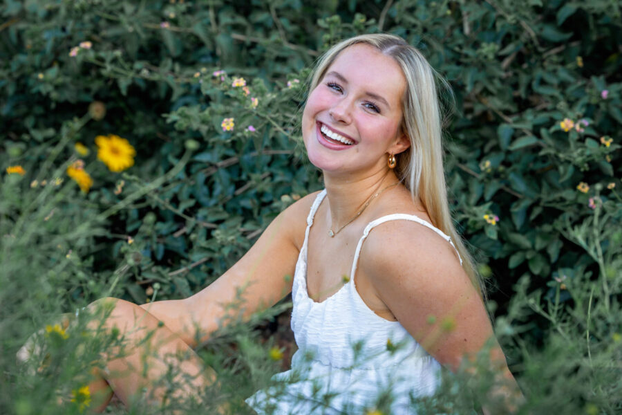 thm_nov_2025_lo_senior_photos_mueller_greenway_042