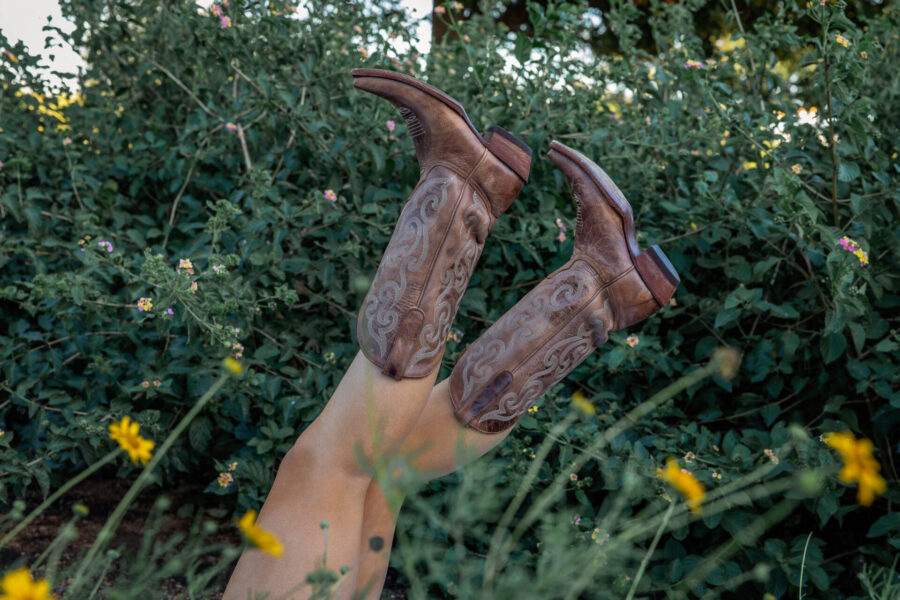 thm_nov_2025_lo_senior_photos_mueller_greenway_045