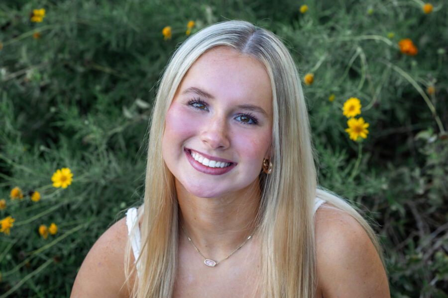 thm_nov_2025_lo_senior_photos_mueller_greenway_047