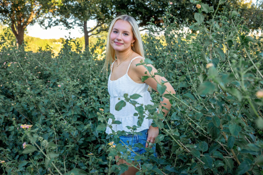 thm_nov_2025_lo_senior_photos_mueller_greenway_051