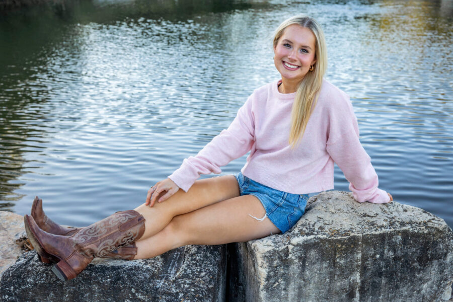 thm_nov_2025_lo_senior_photos_mueller_greenway_059