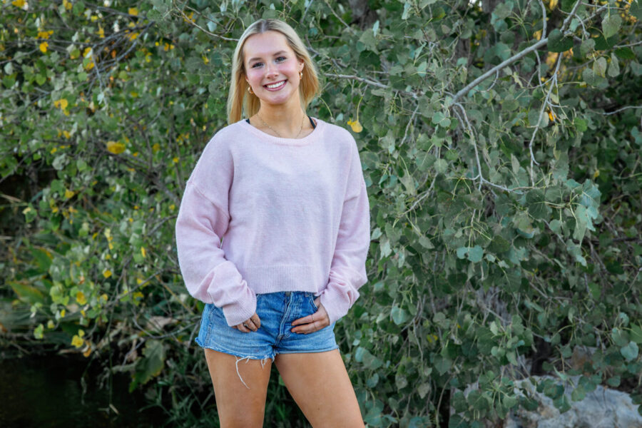 thm_nov_2025_lo_senior_photos_mueller_greenway_066