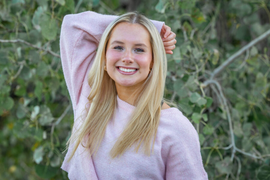 thm_nov_2025_lo_senior_photos_mueller_greenway_073