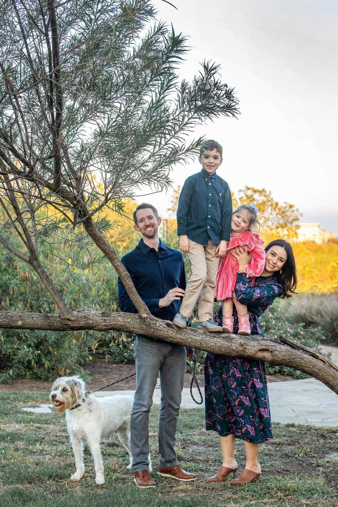 holiday family photo session at mueller southwest greenway park in east austin by stephanie friedman photography