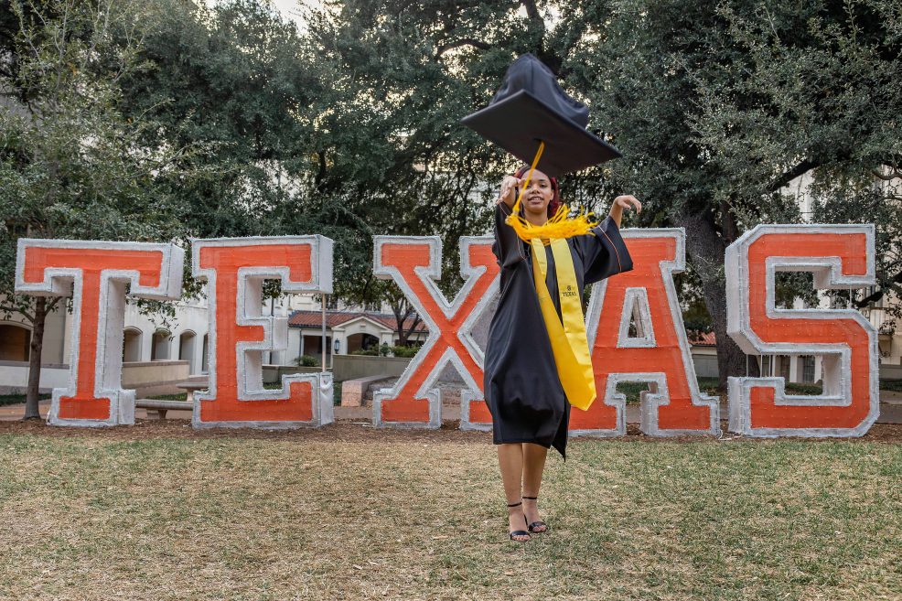 university of texas college graduation senior photo session on campus by stephanie friedman photography