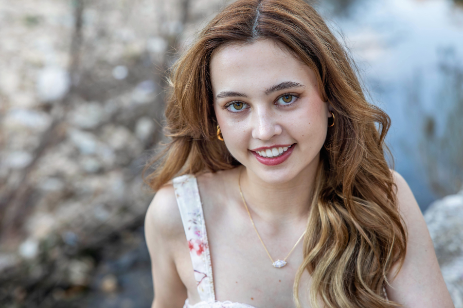 thm_feb-2026-dh-senior-girl-photos-pease-park-033