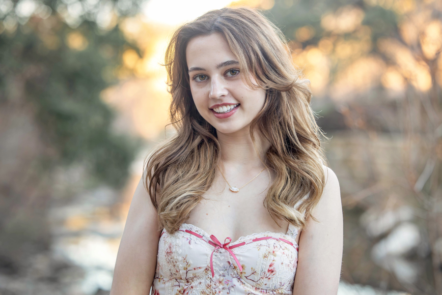 thm_feb-2026-dh-senior-girl-photos-pease-park-055