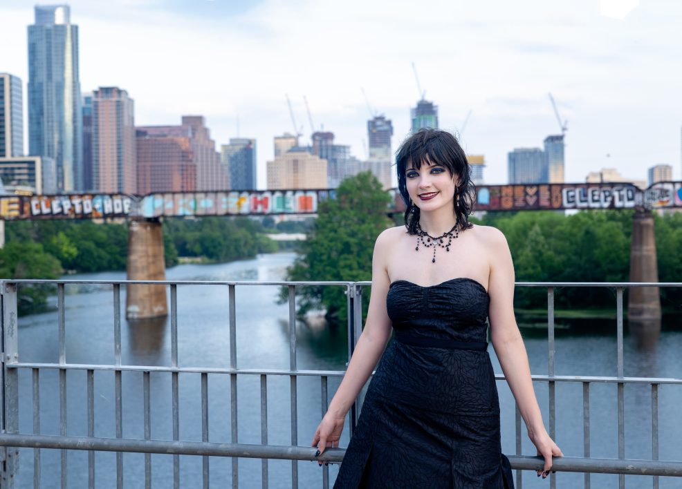 ladybird lake pedestrian bridge senior photo session