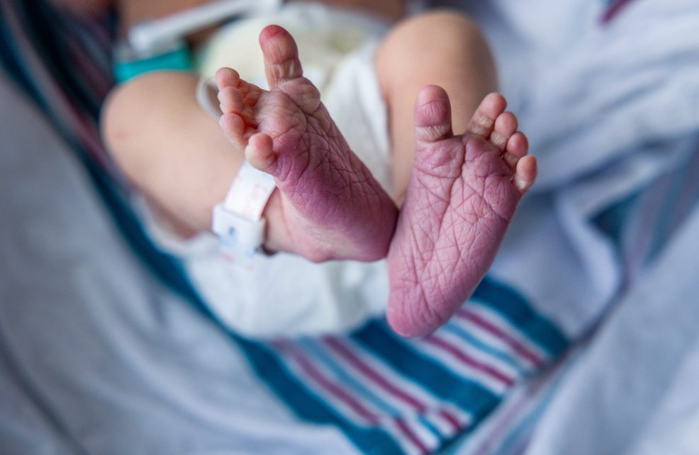 newborn baby feet at hospital photo session