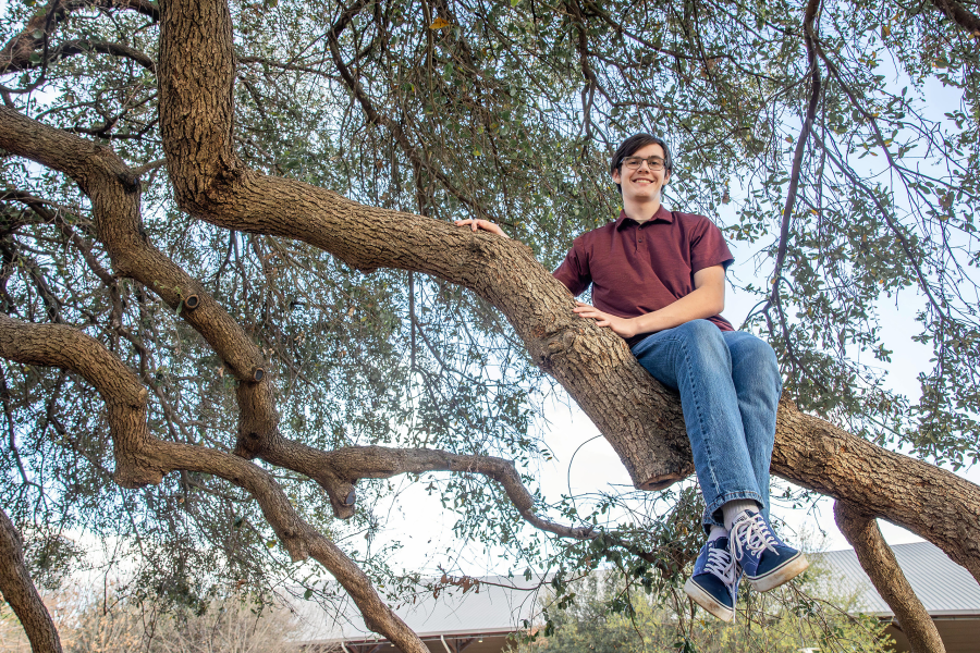 thm_march-2026-br-senior-photos-butler-park-austin-057