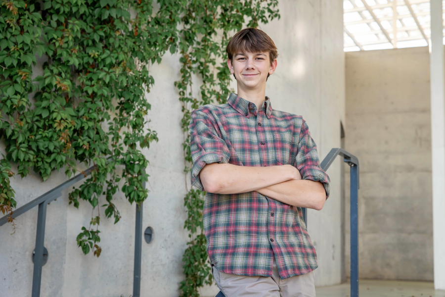 thm_march-2026-tm-senior-photos-waterloo-greenway-park-austin-014.webp