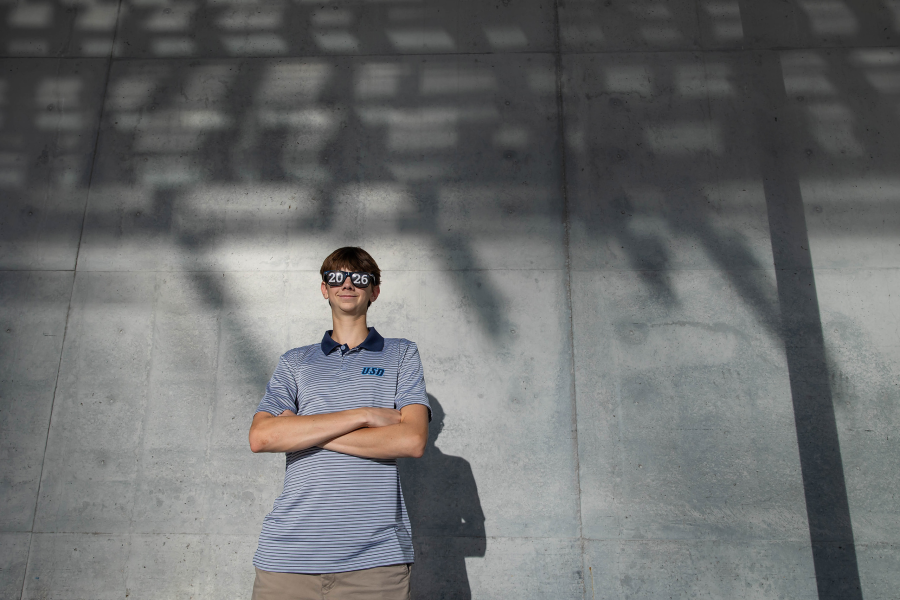 thm_march-2026-tm-senior-photos-waterloo-greenway-park-austin-040