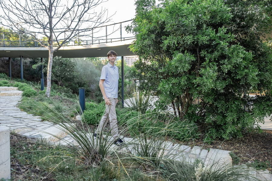 thm_march-2026-tm-senior-photos-waterloo-greenway-park-austin-056