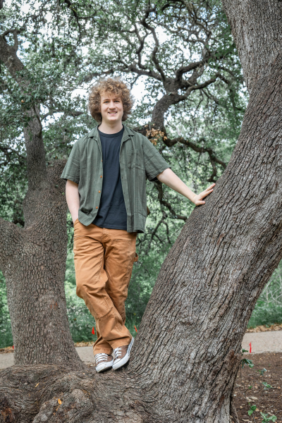 thm_april-2026-bk-pease-park-senior-photos-001.webp