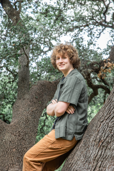 thm_april-2026-bk-pease-park-senior-photos-004.webp