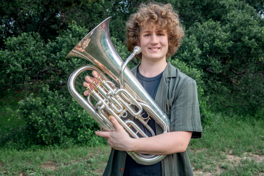 thm_april-2026-bk-pease-park-senior-photos-019.webp